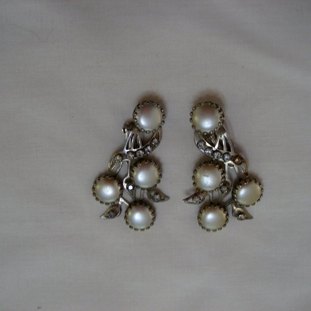 VINTAGE STAR JEWELRY CO., FAUX PEARL /RHINESTONE DROP CLIP ONS 1922-1940